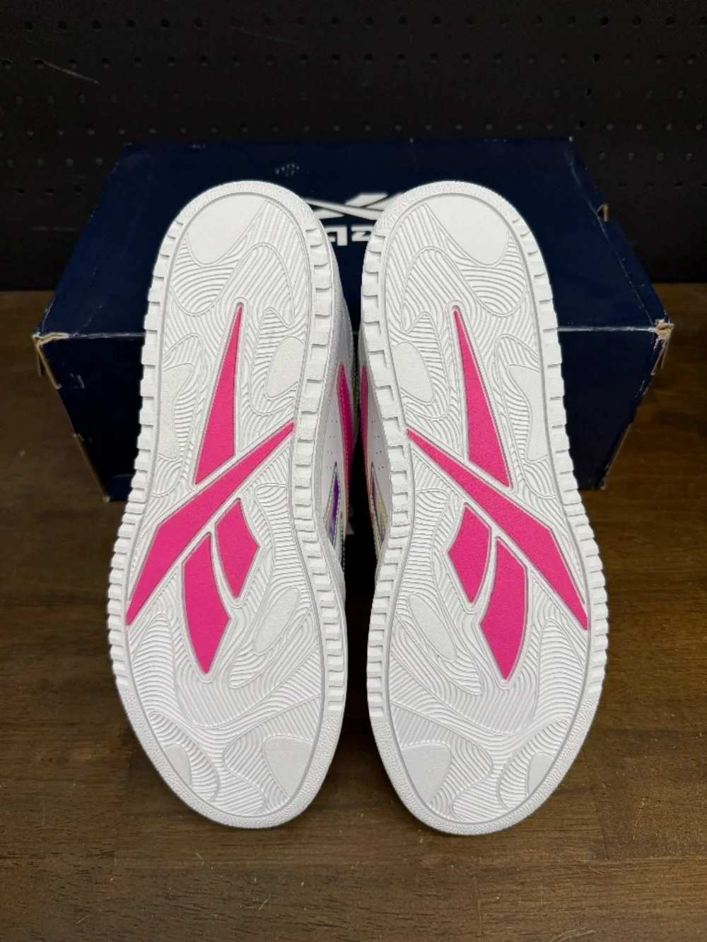 New W/ Box! Men's Reebok ATR Chill 'Iridescent' White Pink Blue Sneakers Size 11